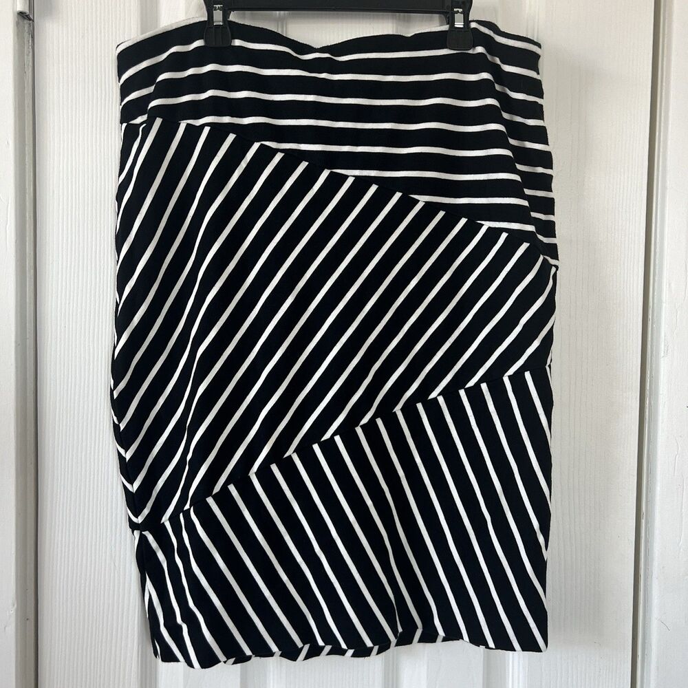 MOSSIMO Striped Pencil Skirt Size XL Black White Chevron Geometric Stretch Knit